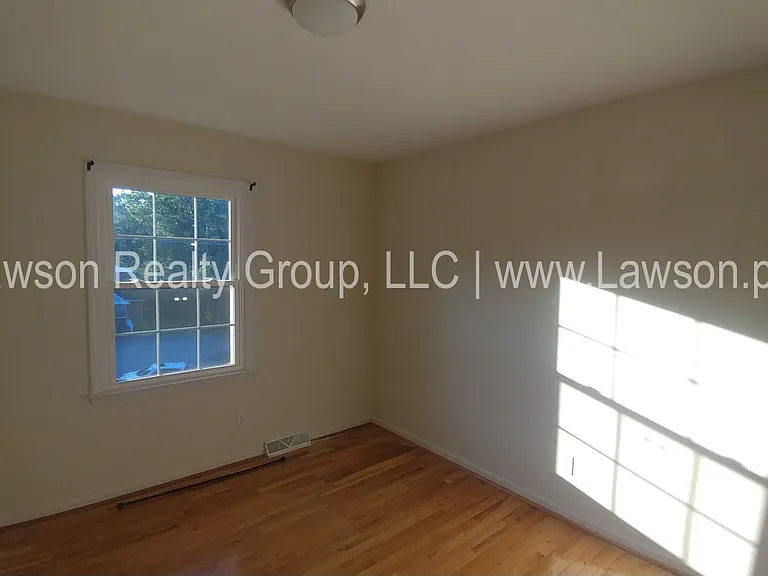 5405 Starkey Rd — Photo 14