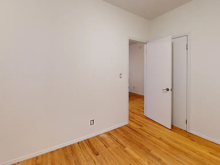 240 Waverly Pl #62 — Photo 4