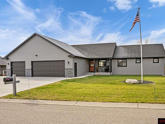 3rd image of 256 Oak Dr