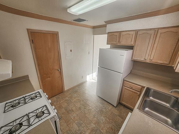 5th image of 602 Carswell St