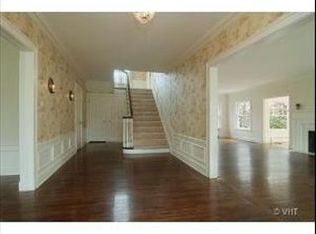 337 Raleigh Rd, Kenilworth, IL 60043