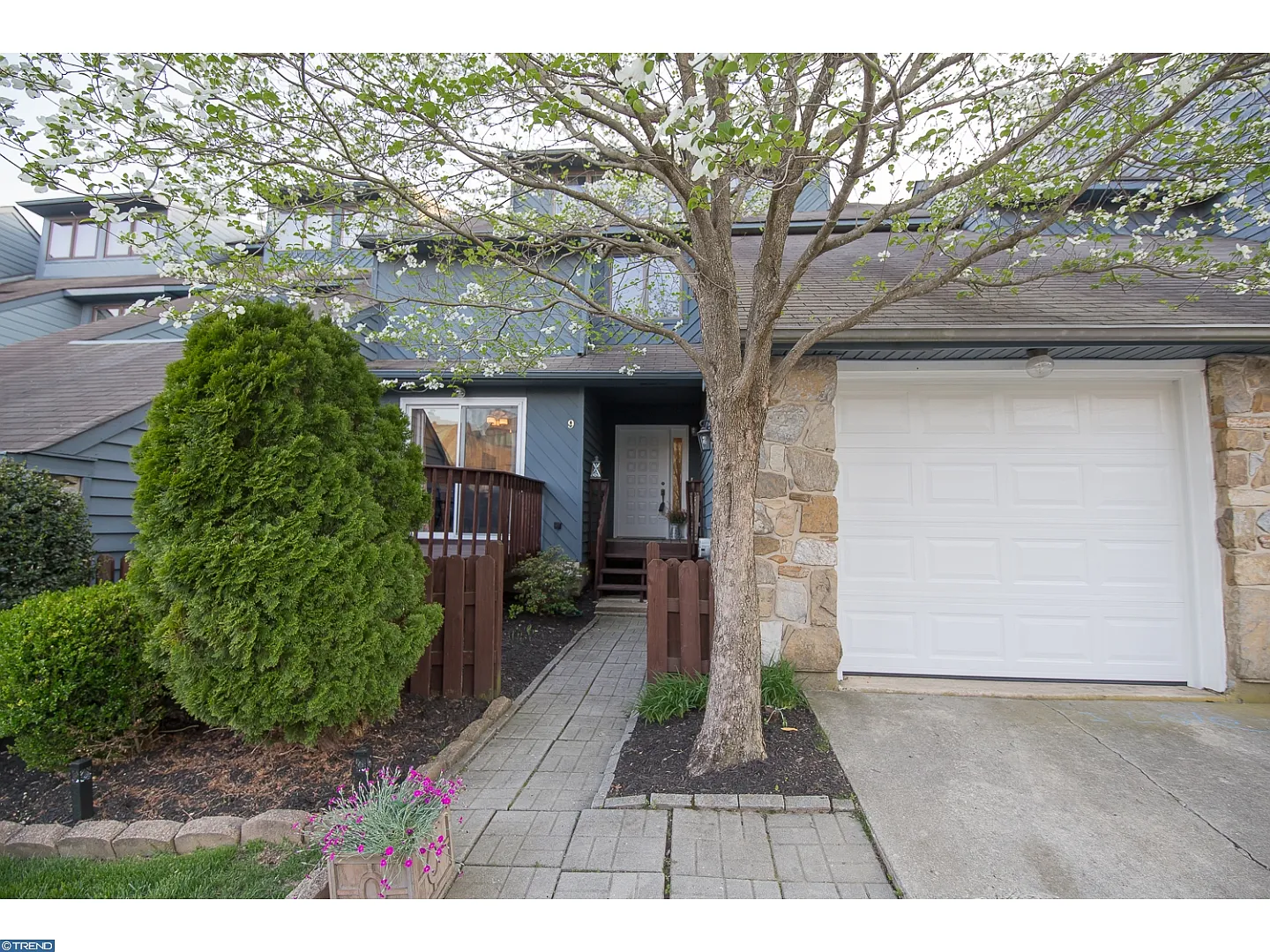 9 Foxtail Ct photo 1