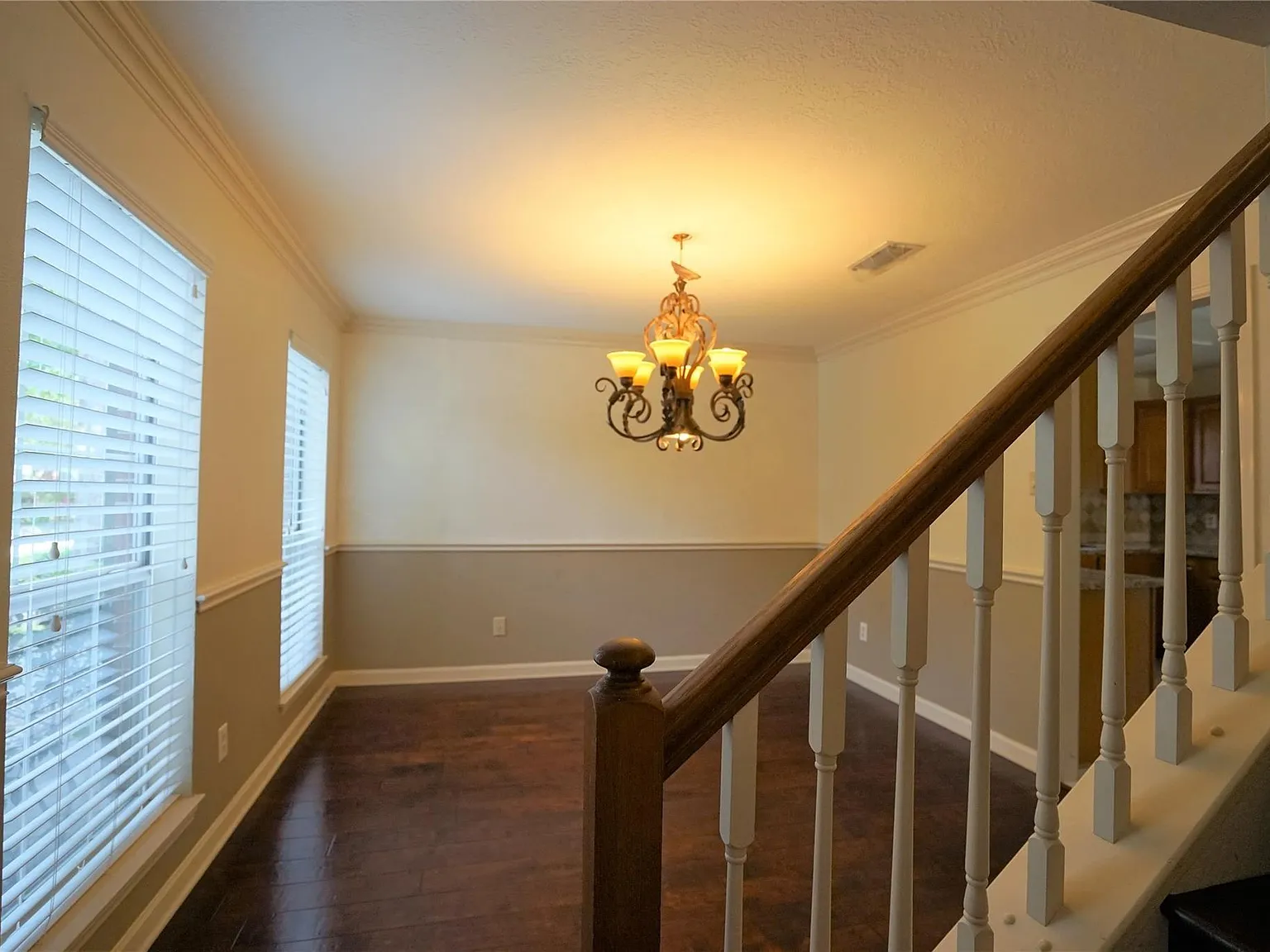 4 bed, 2.5 bath, 2536 sqft, $2,590 — Photo 4