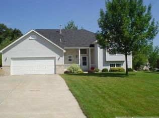 8042 Boulder Ridge Rd, Woodbury, MN 55125