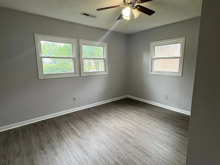 5019 Greenview Dr — Photo 7