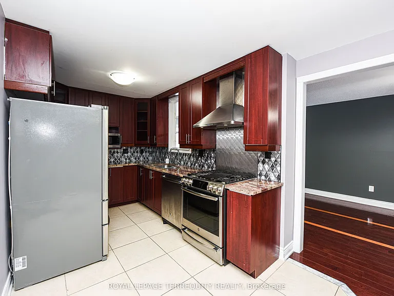 48 Montjoy Cres — Photo 13