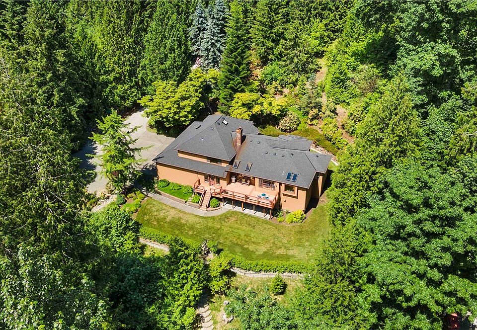 Custom built 3 bedroom, 2.75 bath home, thoughtfully designed with the highest quality. 