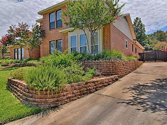 2nd image of 6614 Townlake Cir