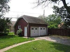 Detached garage