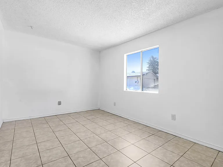 4039 Lorraine Dr #5 — Photo 10