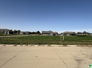 860 11th St SE, Sioux Center, IA 51250