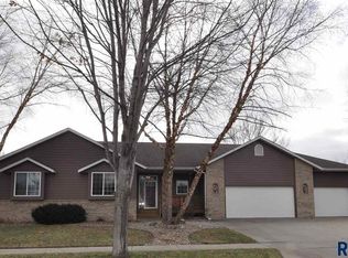 409 S Switch Grass Trl, Brandon, SD 57005