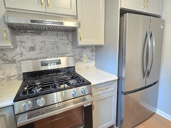 18 Dallenbach Ln, East Brunswick, NJ 08816