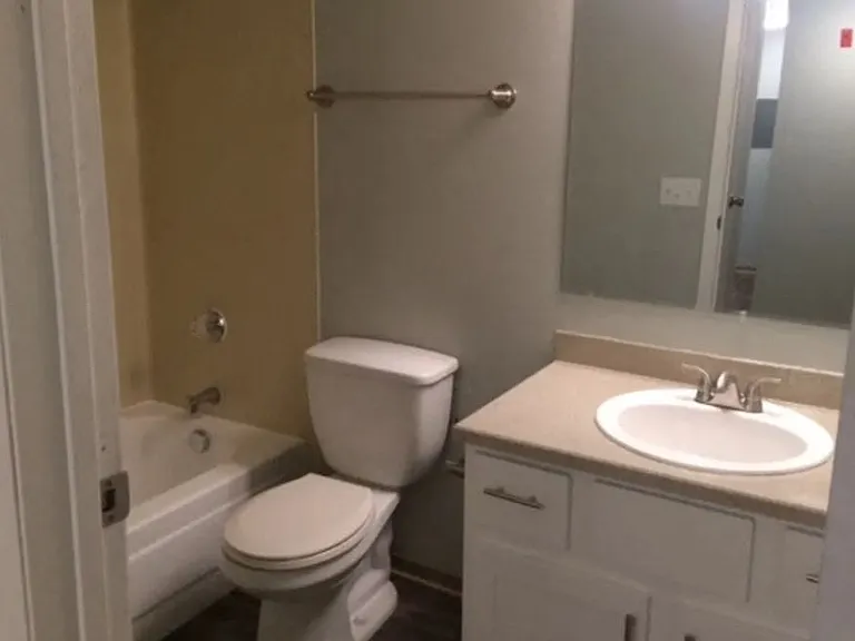 HARTFORD COURT APTS — Photo 17