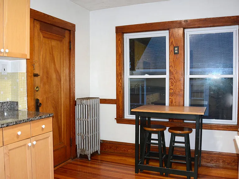 Kitchen (D wall)