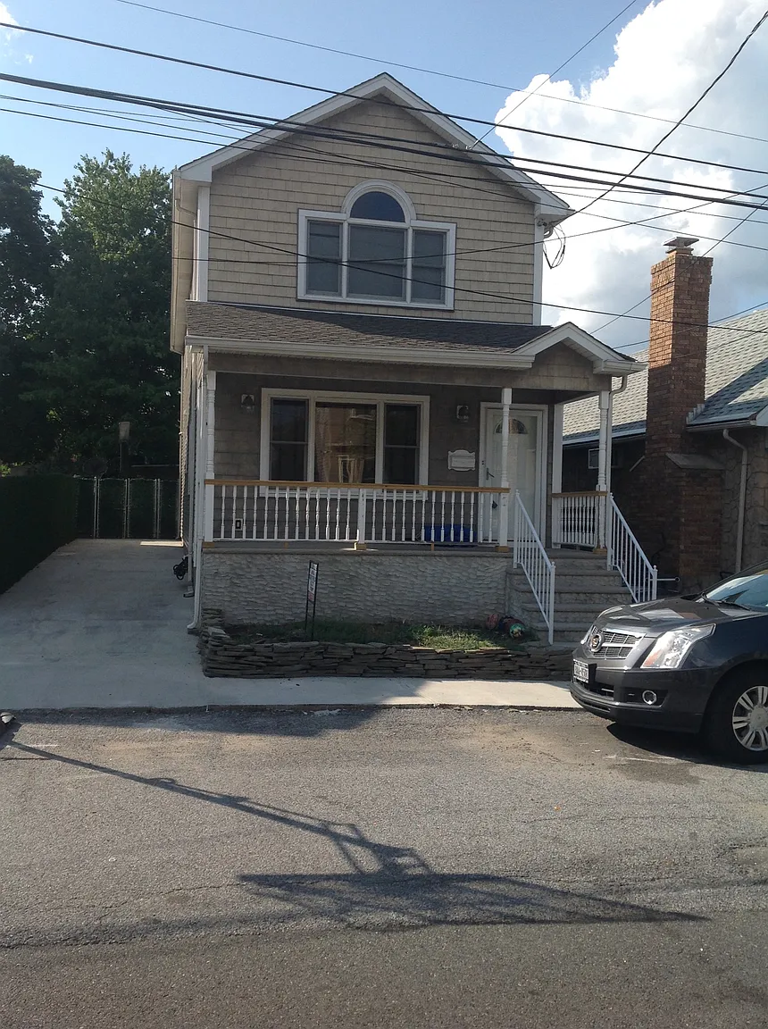 23 Sweetwater Ave photo 1
