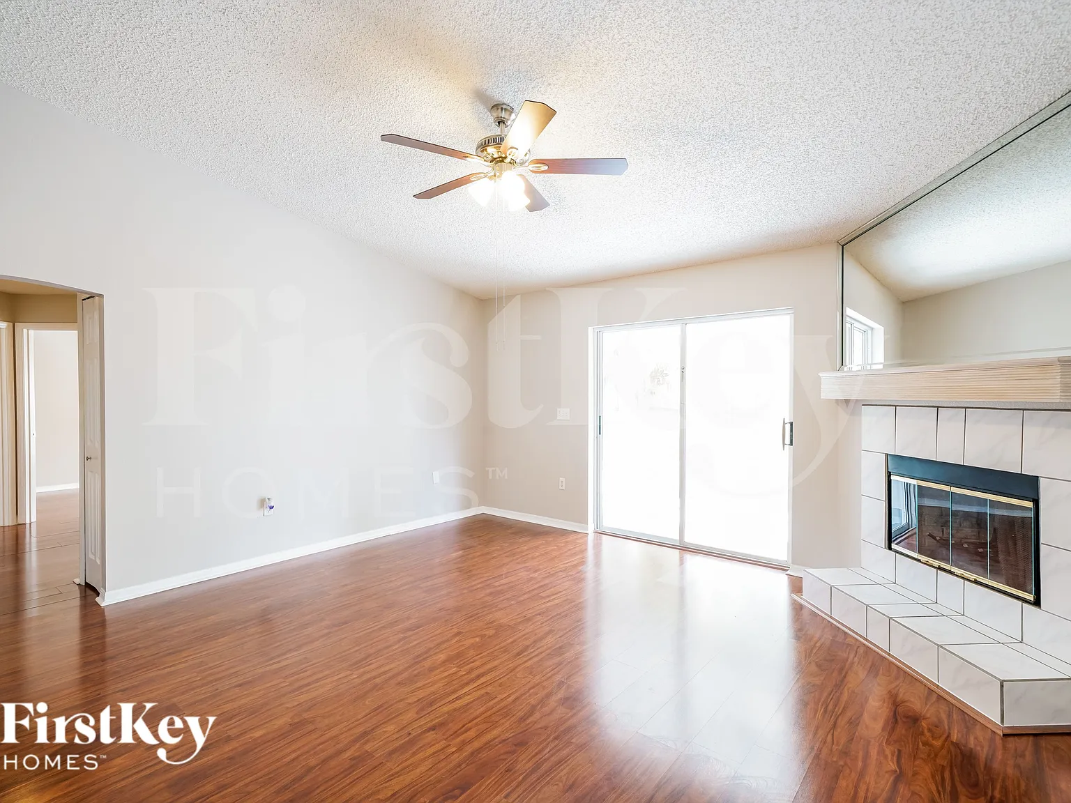 3 bed, 2.0 bath, 1659 sqft, $2,345 — Photo 2
