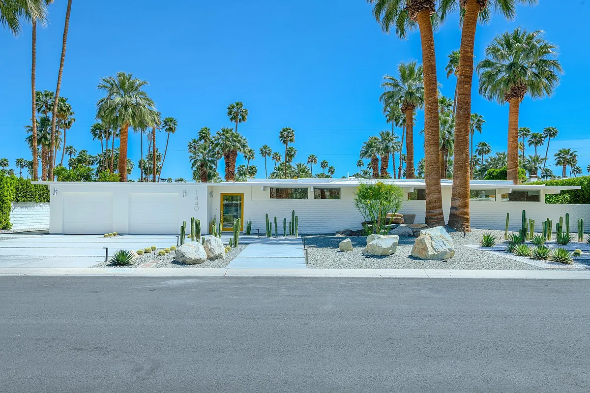 Building Photo - 1440 S Driftwood Dr