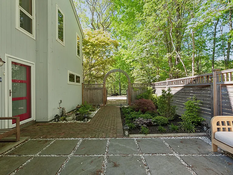 43 Highlands Dr — Photo 26