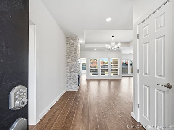 4th image of 1227 S Columbia Pl