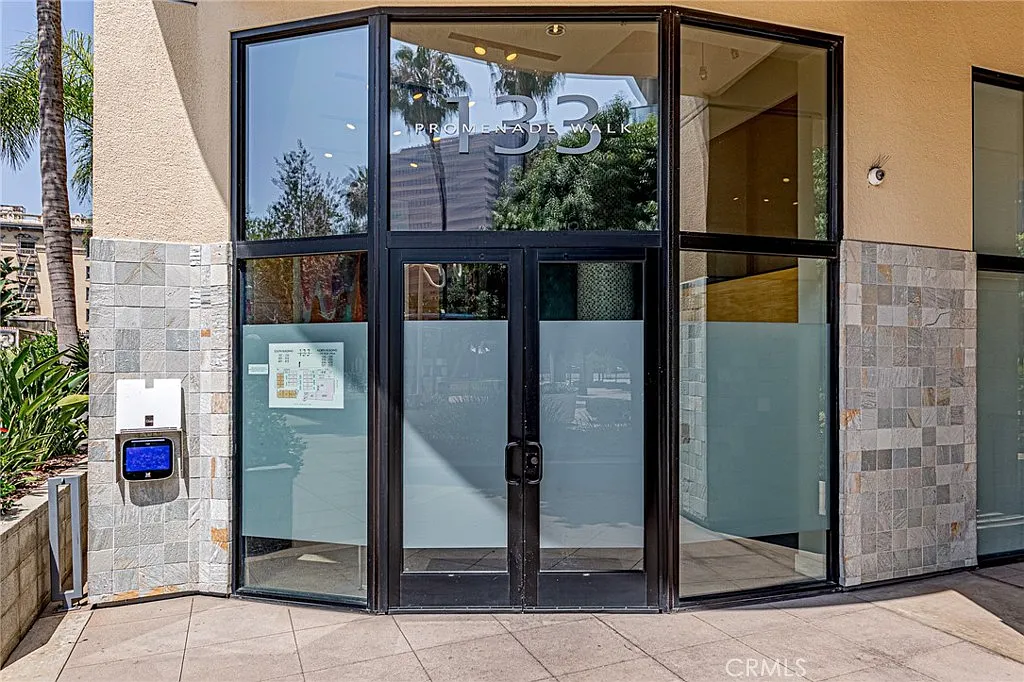 1 bed, 1570 sqft, $3,700 — Photo 2