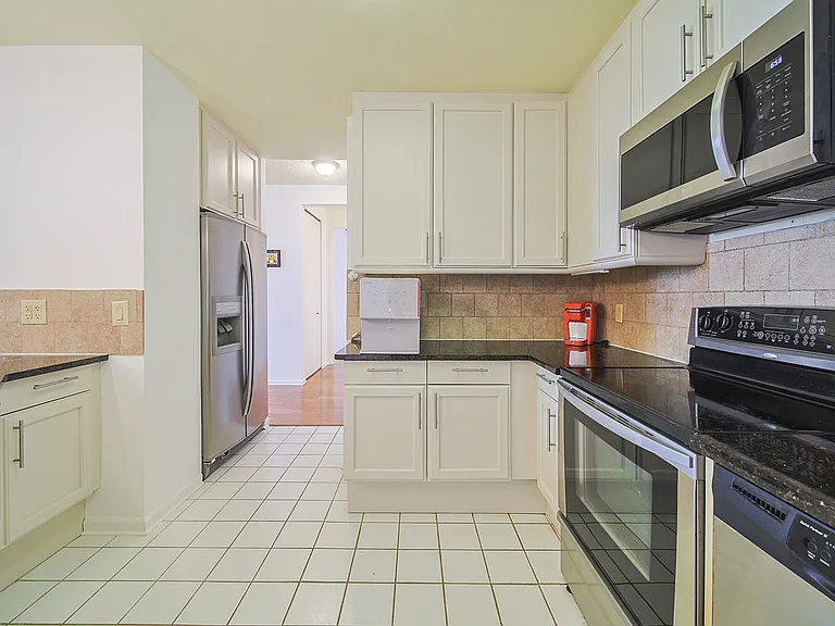 100 Carlyle Dr #16ES — Photo 8