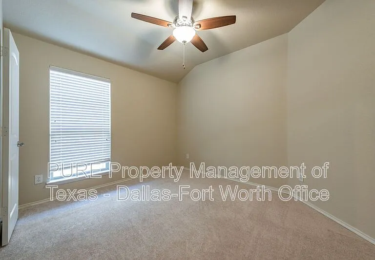 1012 Lake Hollow Dr — Photo 11