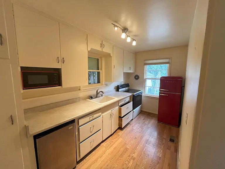 930 W Sylvan St — Photo 6