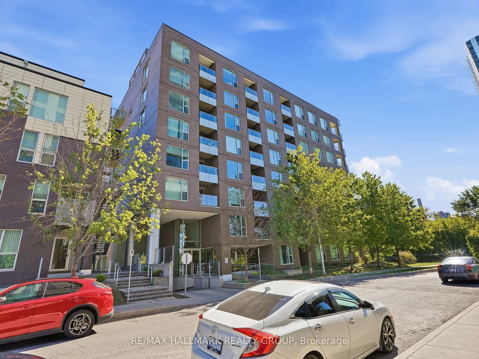 4 bed, $3,000 — Photo 1