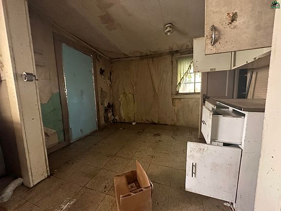 5th image of 909 5th Ave