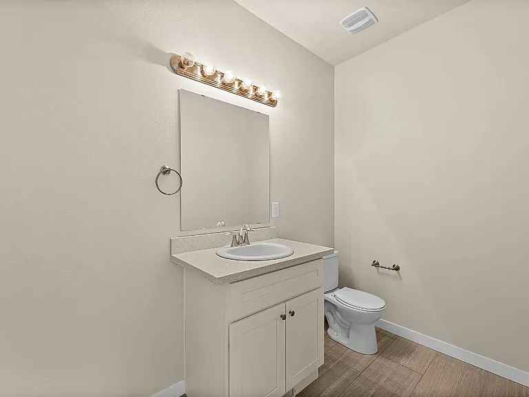 702 Hubbard Rd SE — Photo 17