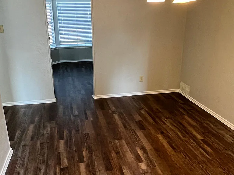 205 Heather Glen Dr — Photo 2