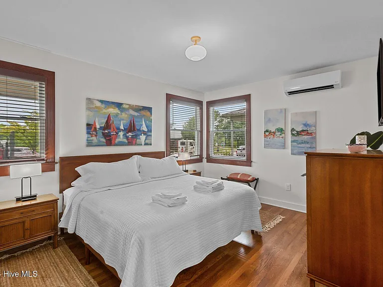 226 E Water St — Photo 14