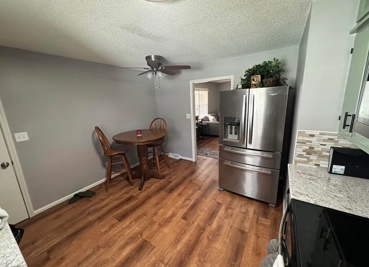 2 bed, $1,400 — Photo 2