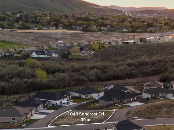 1045 Suncrest Trl, Richland, WA 99352