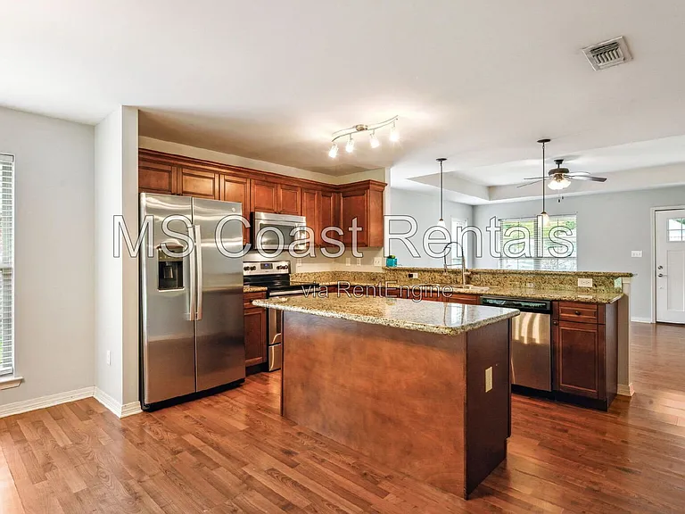 11523 Caroline Ct — Photo 8