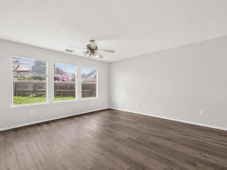 19451 Nasworthy Dr — Photo 15
