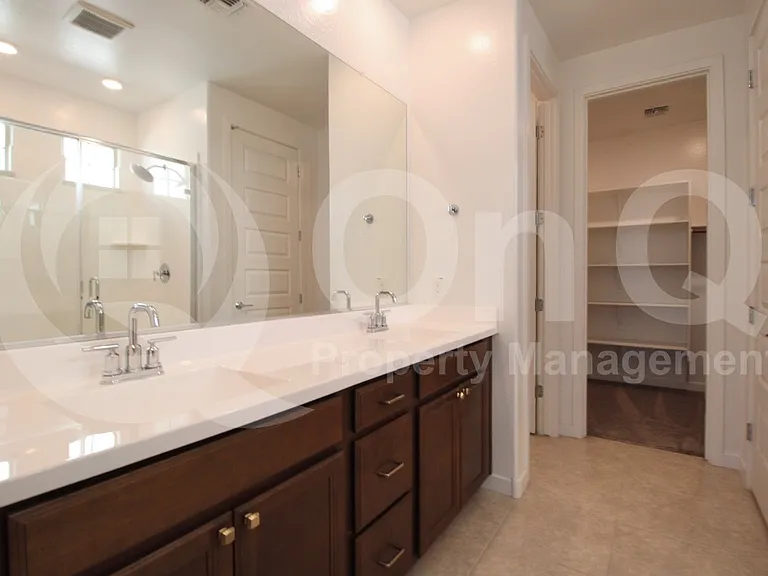1158 E Sabino Dr — Photo 17