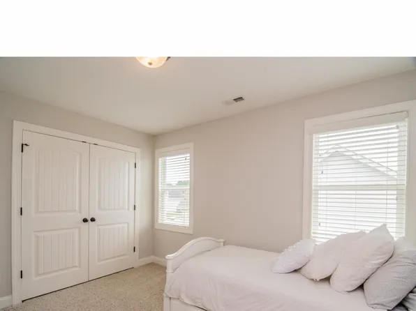 2145 Mills Crest St, Fuquay Varina, NC 27526