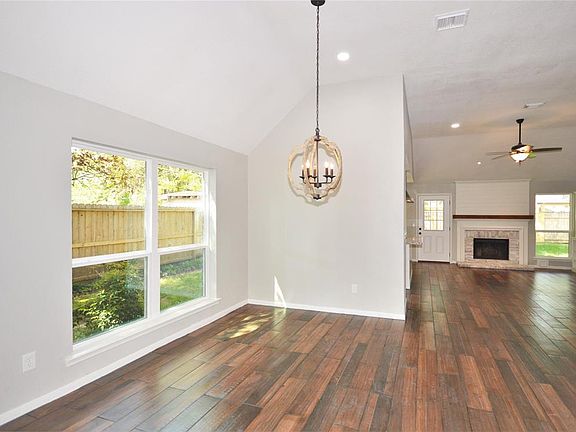 5th image of 2318 Francis Dr