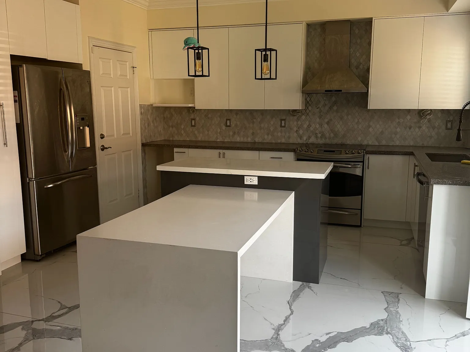 4 bed, $3,500 — Photo 2