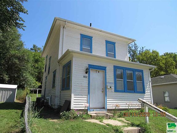 3rd image of 822 Dubuque St