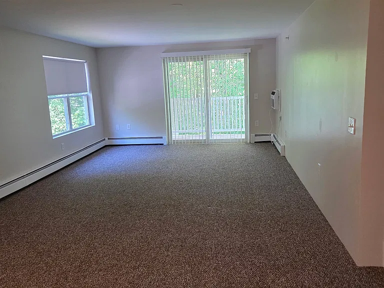7 Greenleaf Dr #7G — Photo 2