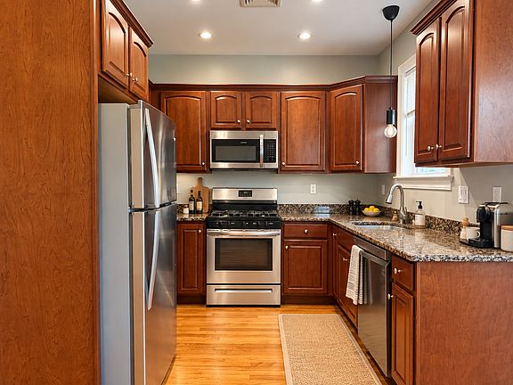 4th image of 104 Boston St #3
