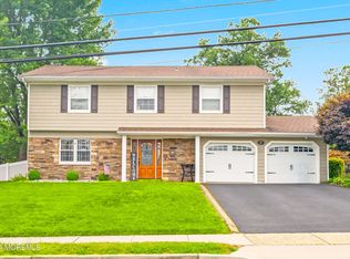27 Monticello Dr, Howell, NJ