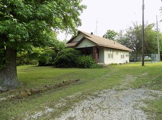 708 E 8th St, Holdenville, OK 74848