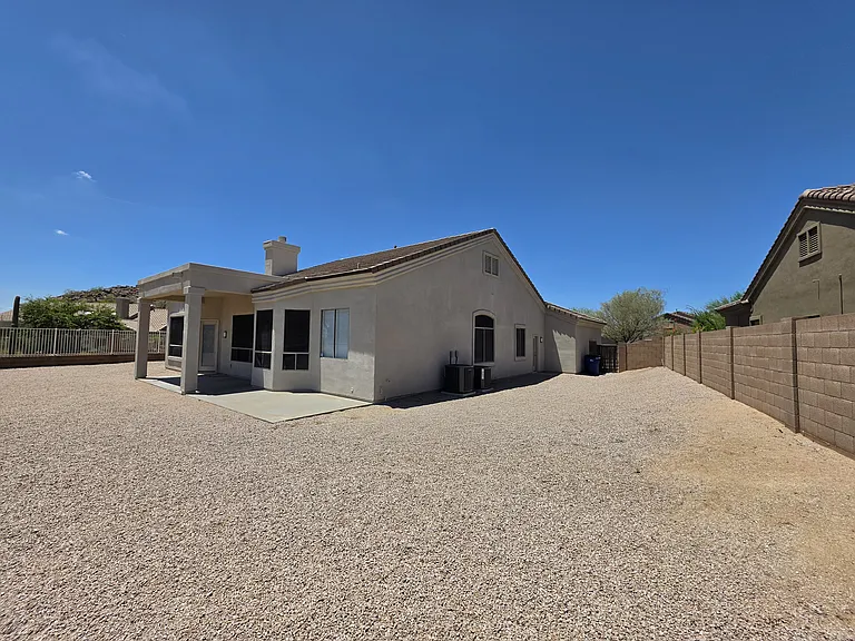 2653 N Travis — Photo 36