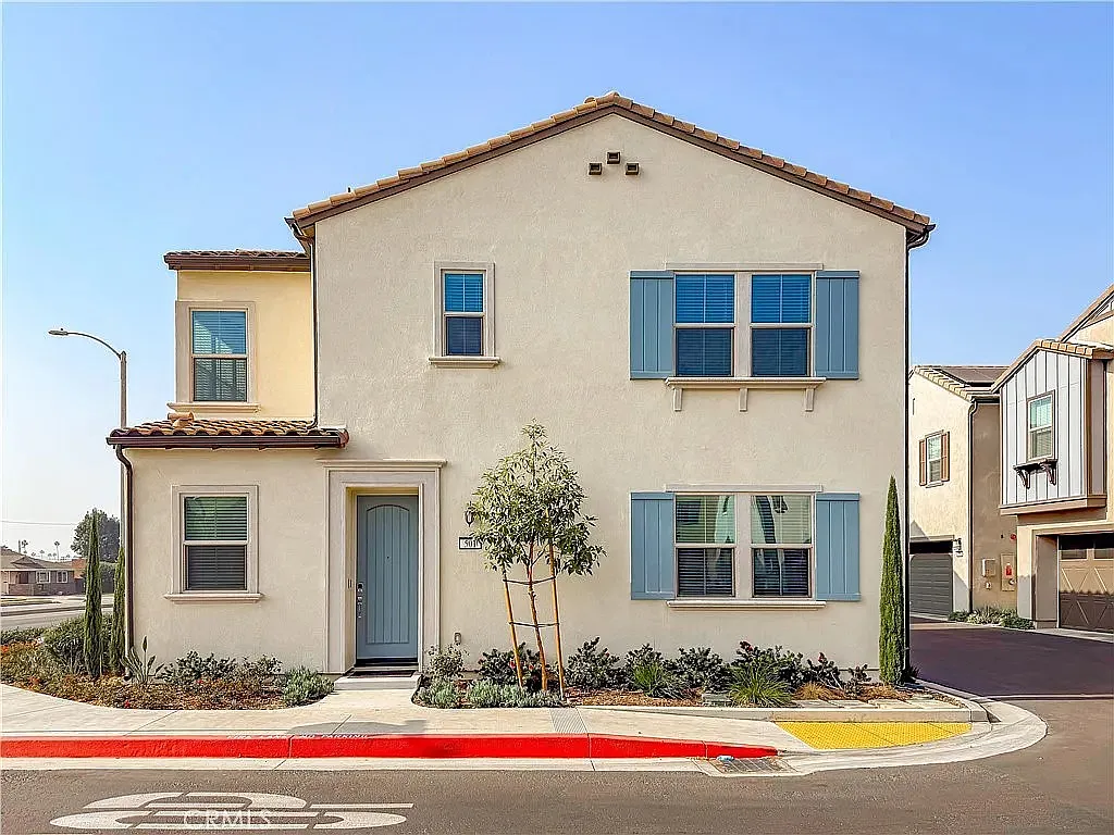 4 bed, 1826 sqft, $3,950 — Photo 1