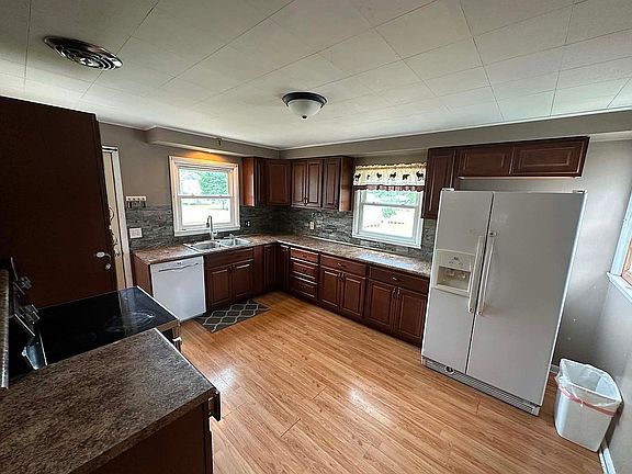 5th image of 205 7th St
