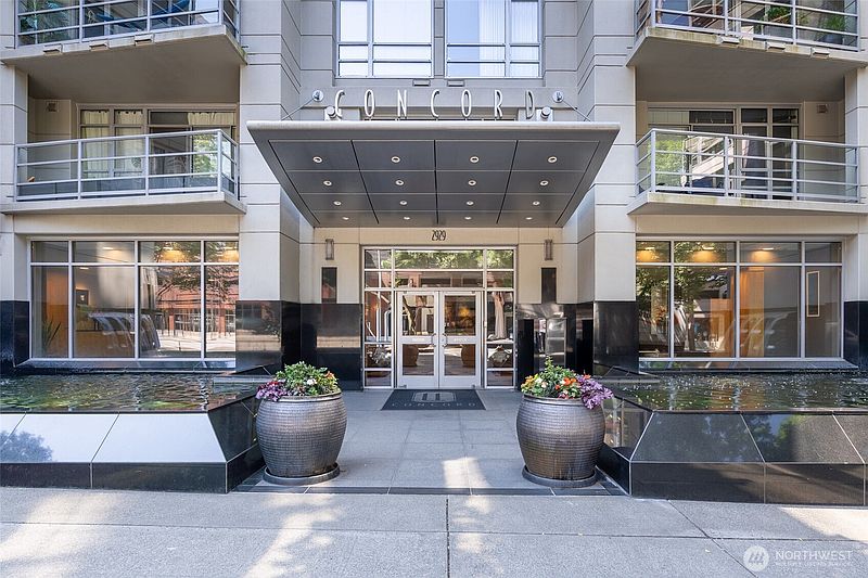 3rd image of 2929 1st Avenue #1219
